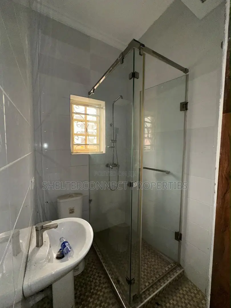 3bdrm Apartment in Lekki Phase 1 for rent