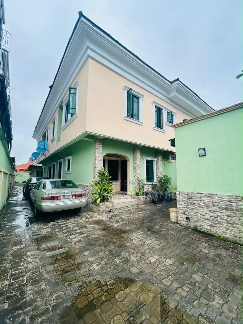 2bdrm Apartment in Lekki Phase 1 for rent
