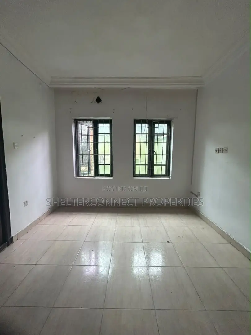 2bdrm Apartment in Lekki Phase 1 for rent