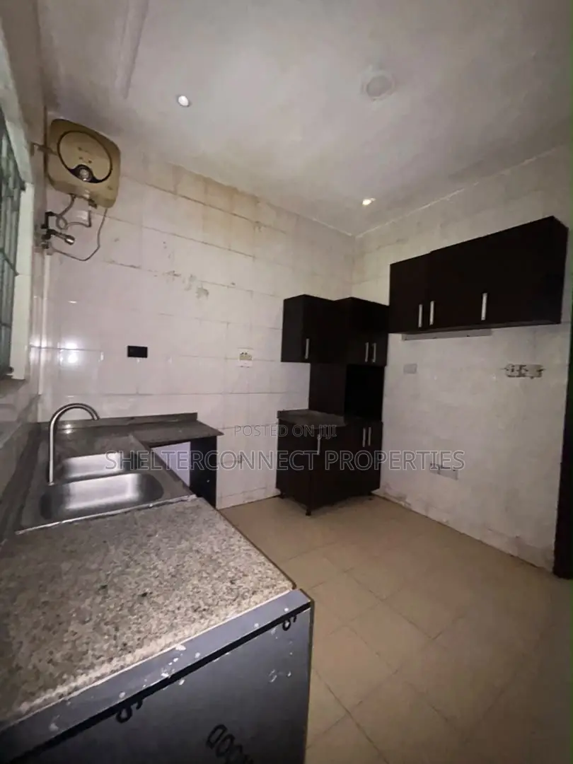 2bdrm Apartment in Lekki Phase 1 for rent