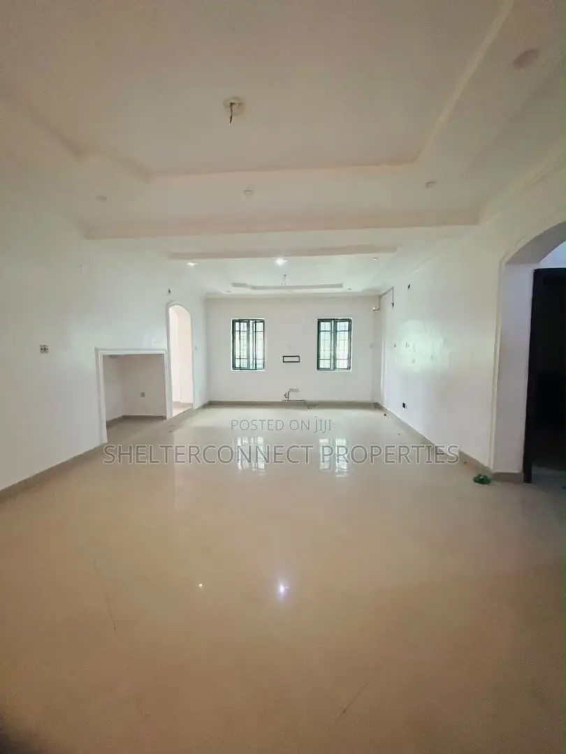 2bdrm Apartment in Lekki Phase 1 for rent