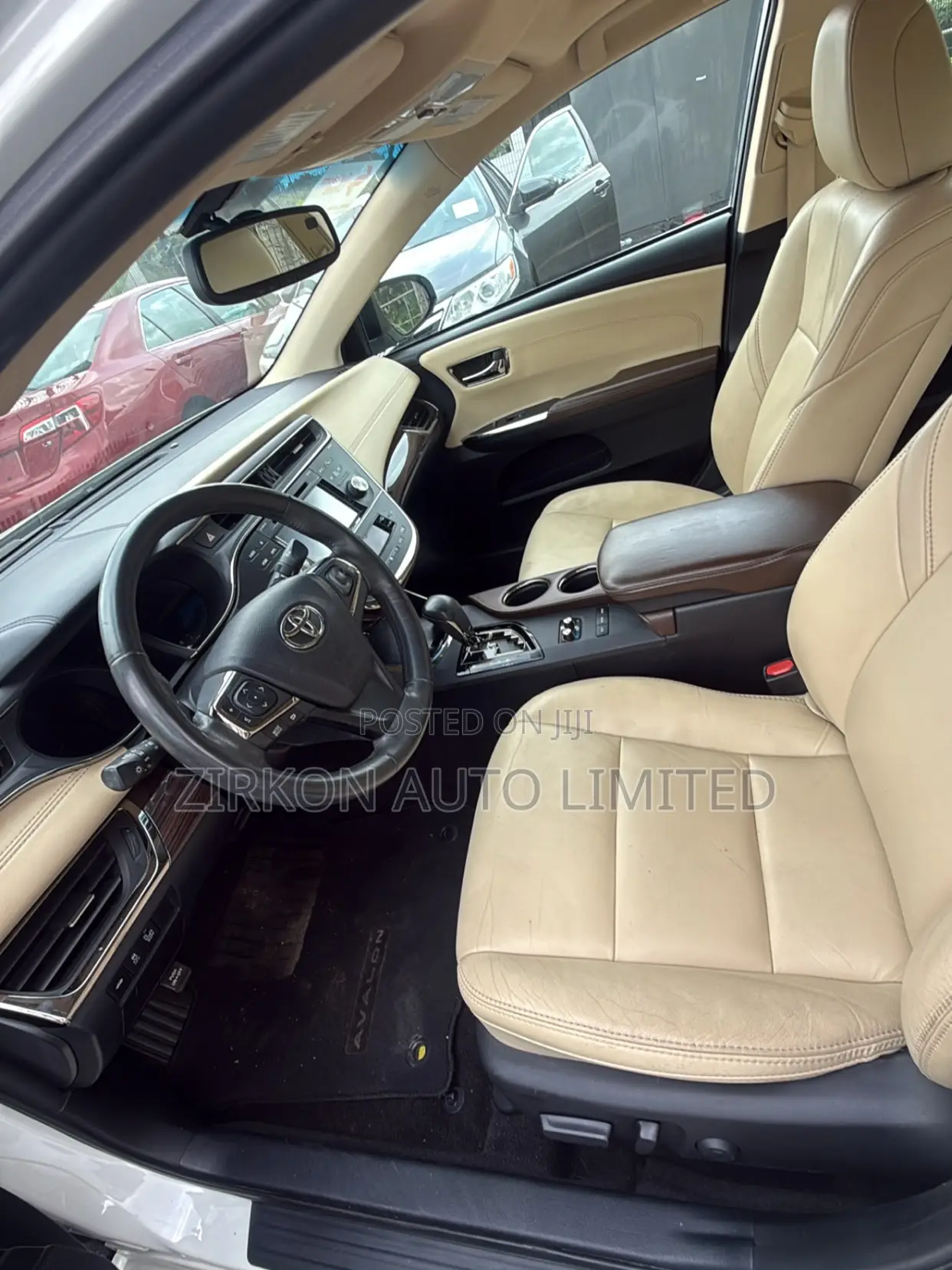 Toyota Avalon XLE Touring 4dr Sedan (3.5L 6cyl 6A) 2015 White