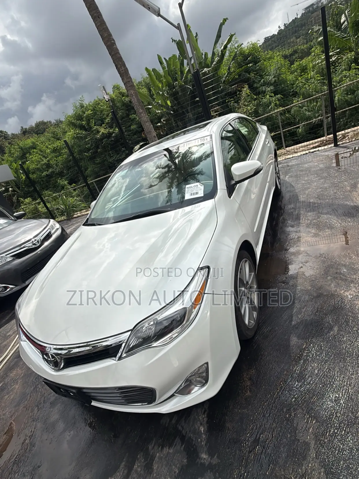 Toyota Avalon XLE Touring 4dr Sedan (3.5L 6cyl 6A) 2015 White
