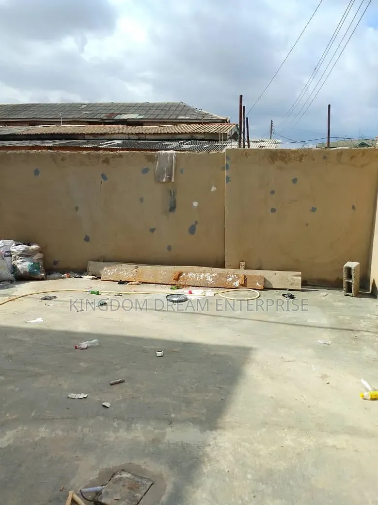 6bdrm Duplex in Ademola Adetokunbo for sale