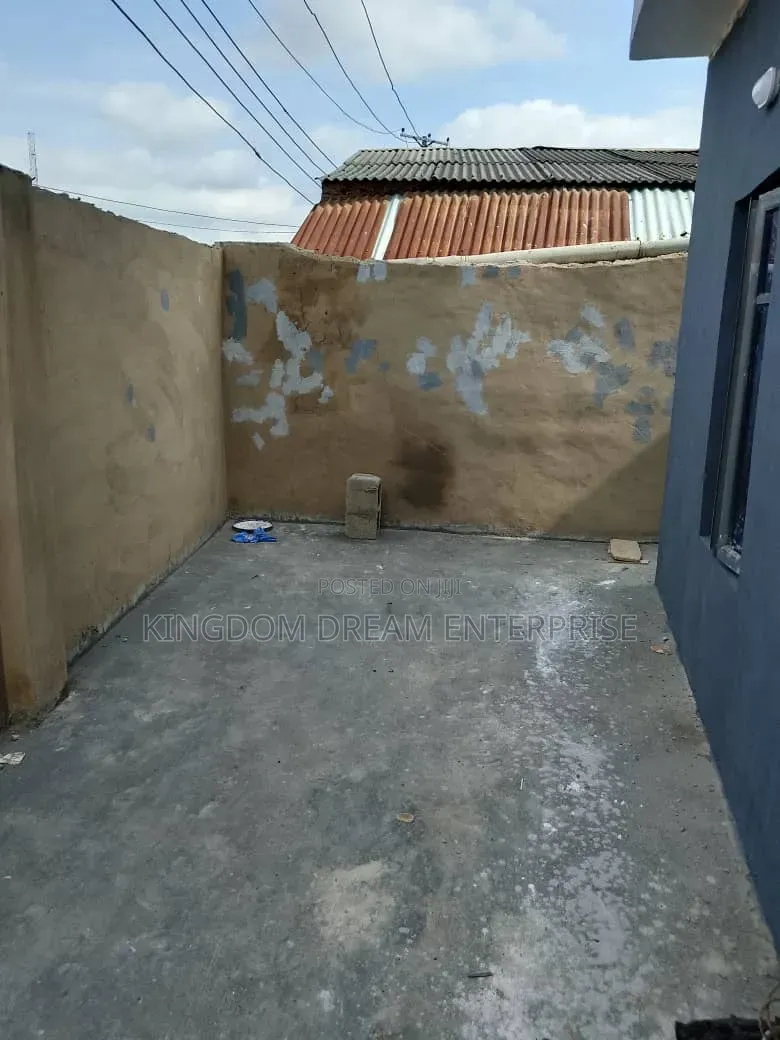 6bdrm Duplex in Ademola Adetokunbo for sale