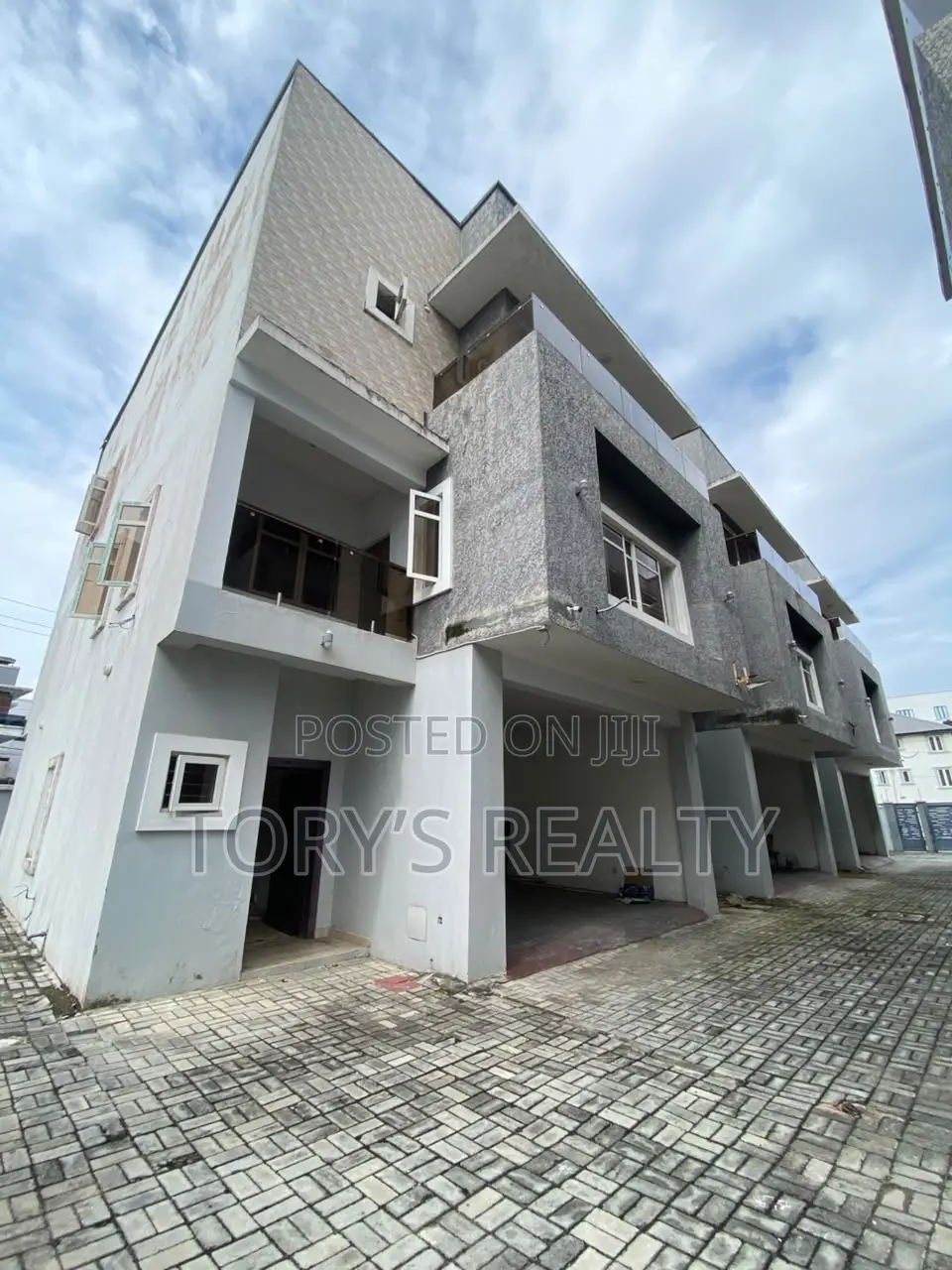 Furnished 5bdrm Duplex in Lekki Phase 1 for rent