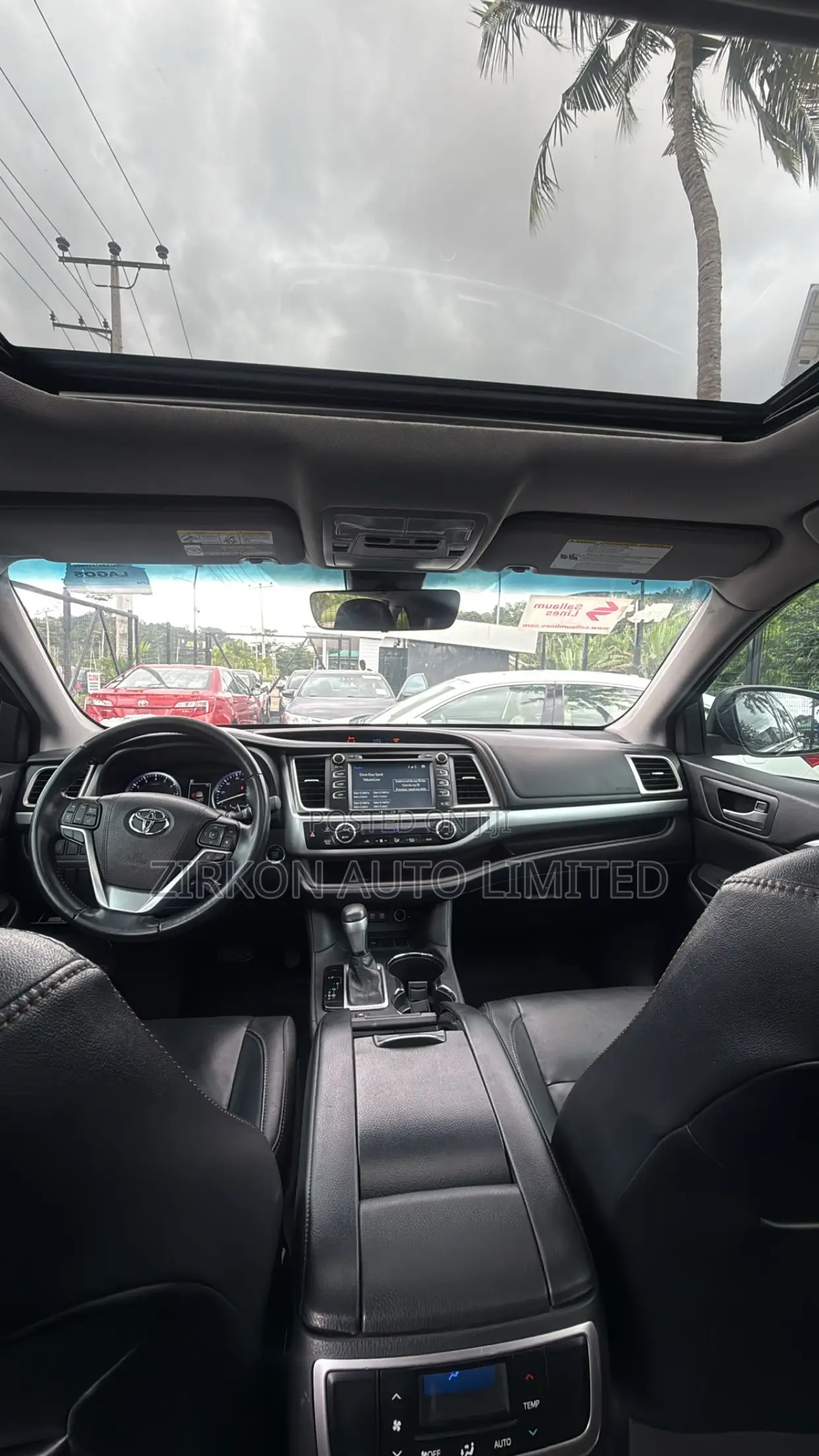 Toyota Highlander XLE 4x4 V6 (3.5L 6cyl 8A) 2017 Gray