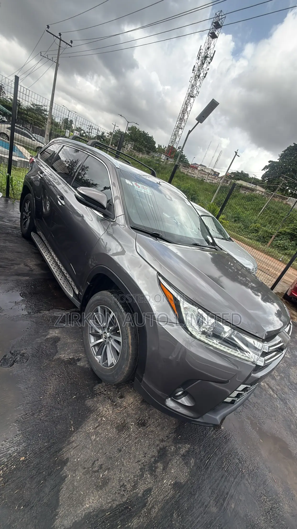 Toyota Highlander XLE 4x4 V6 (3.5L 6cyl 8A) 2017 Gray