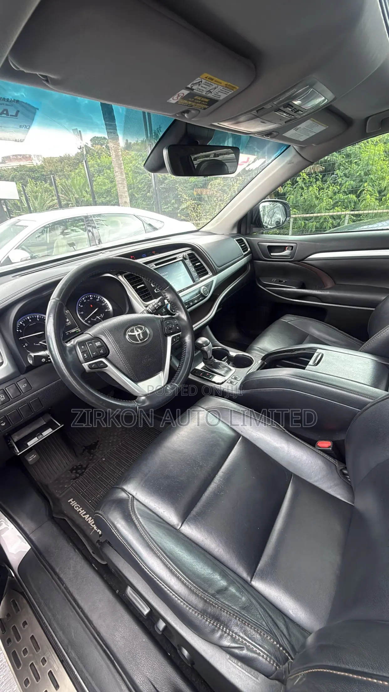 Toyota Highlander XLE 4x4 V6 (3.5L 6cyl 8A) 2017 Gray