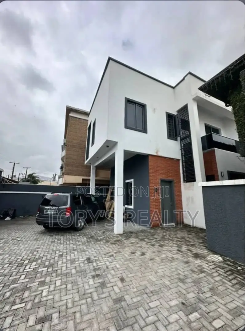 1bdrm Townhouse / Terrace in Lekki Phase 1 for rent