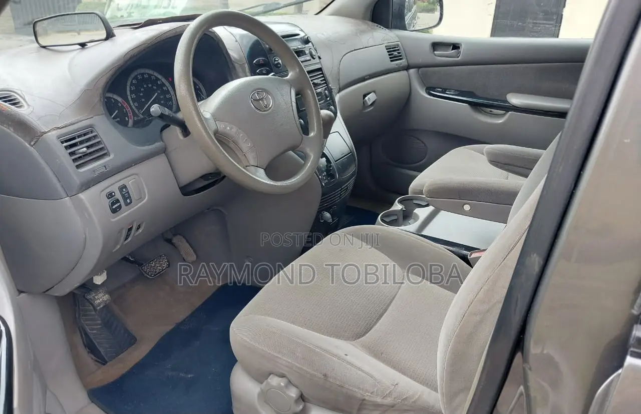 Toyota Sienna 2005 Gray