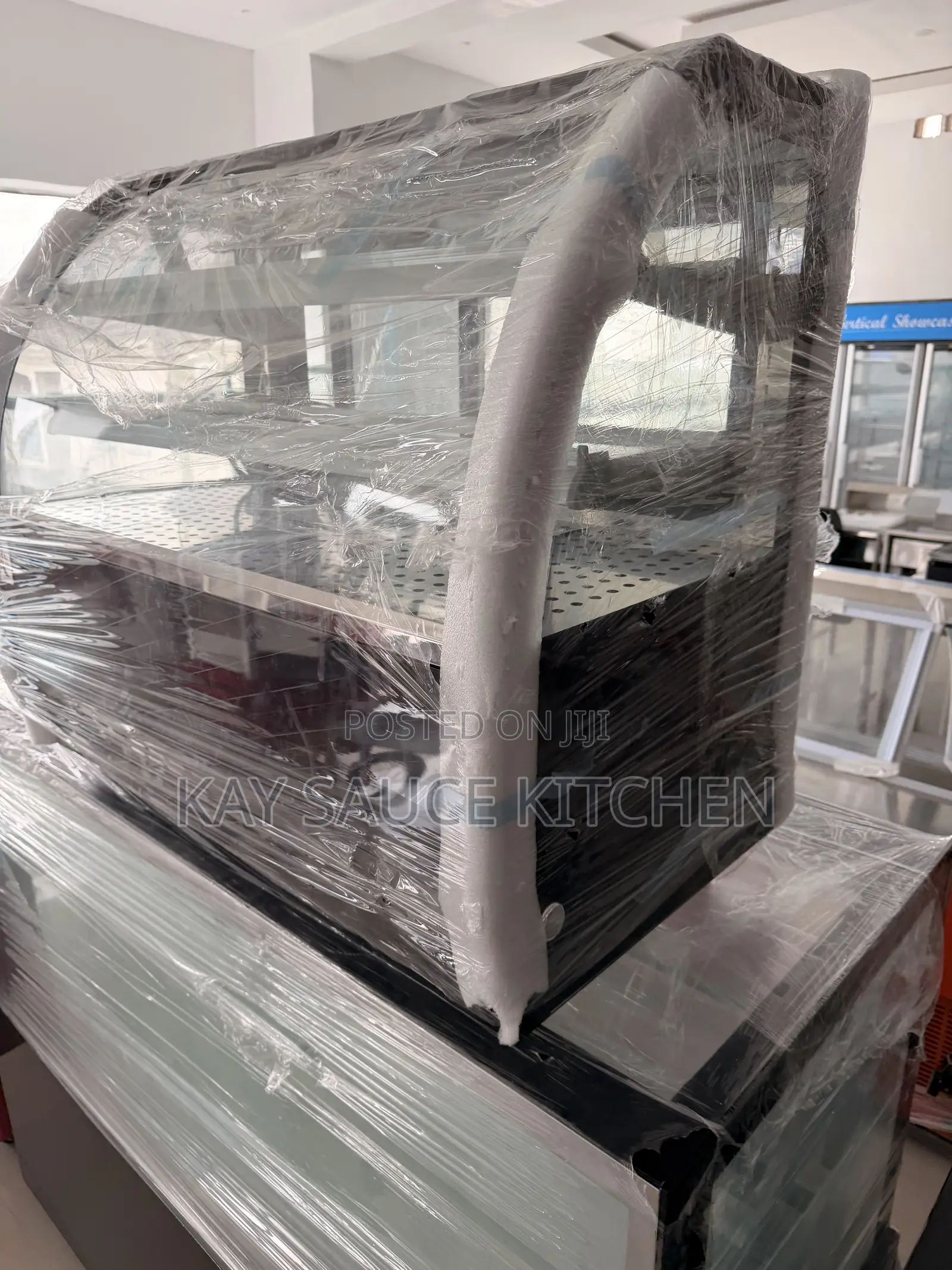 COUNTER TOP CAKE DISPLAY CHILLER ( Curve Glass) 3 Feet’s