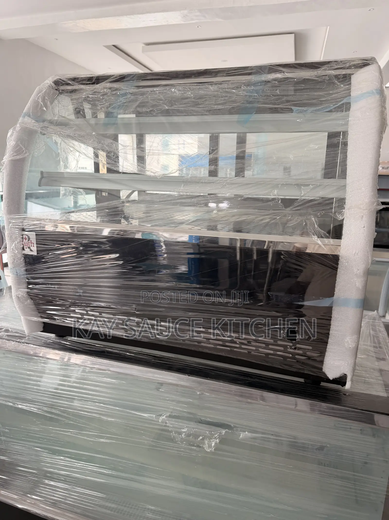 COUNTER TOP CAKE DISPLAY CHILLER ( Curve Glass) 3 Feet’s