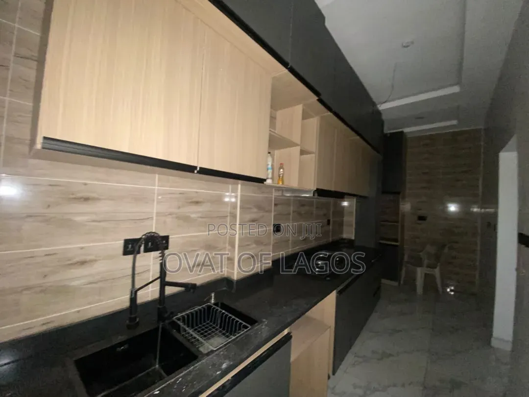 2bdrm Apartment in Chevron for sale