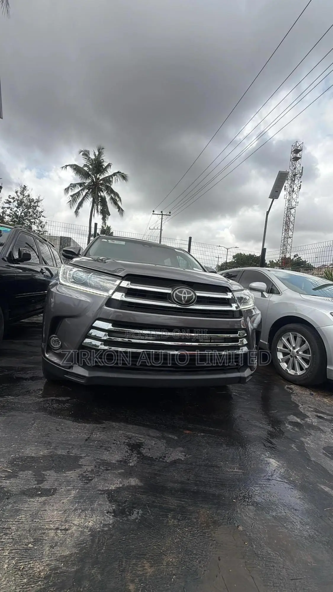 Toyota Highlander XLE 4x4 V6 (3.5L 6cyl 8A) 2017 Gray