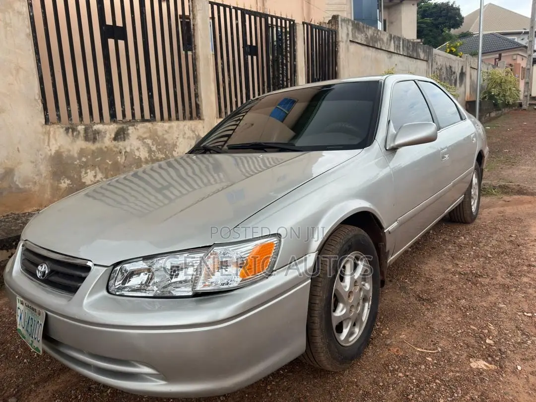 Toyota Camry LE 4dr Sedan (2.2L 4cyl 4A) 2001 Silver