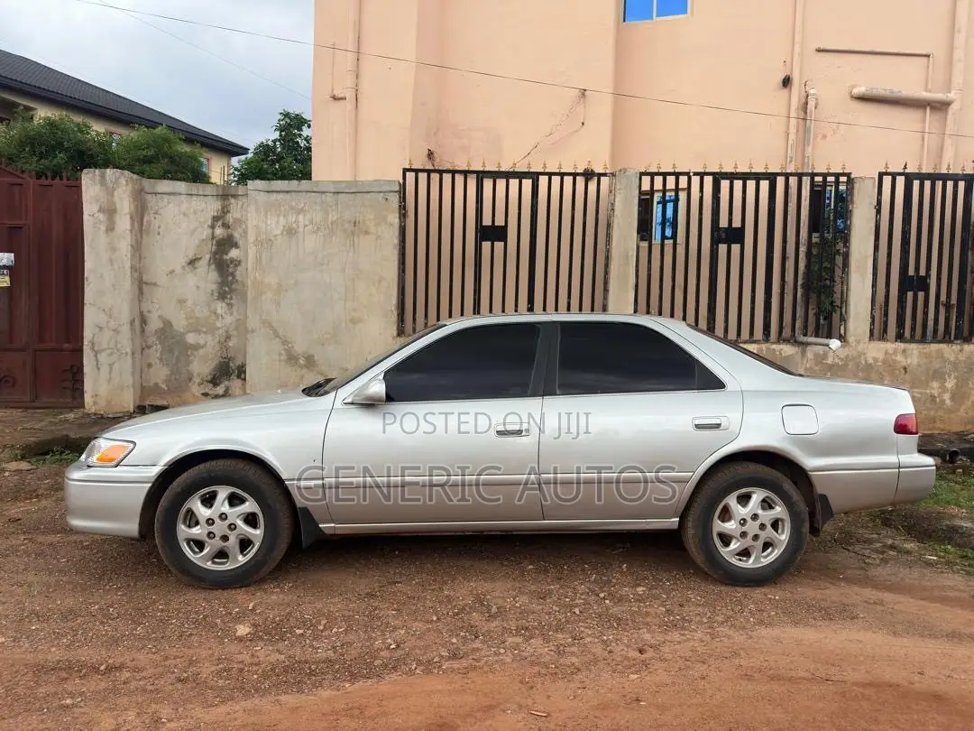 Toyota Camry LE 4dr Sedan (2.2L 4cyl 4A) 2001 Silver