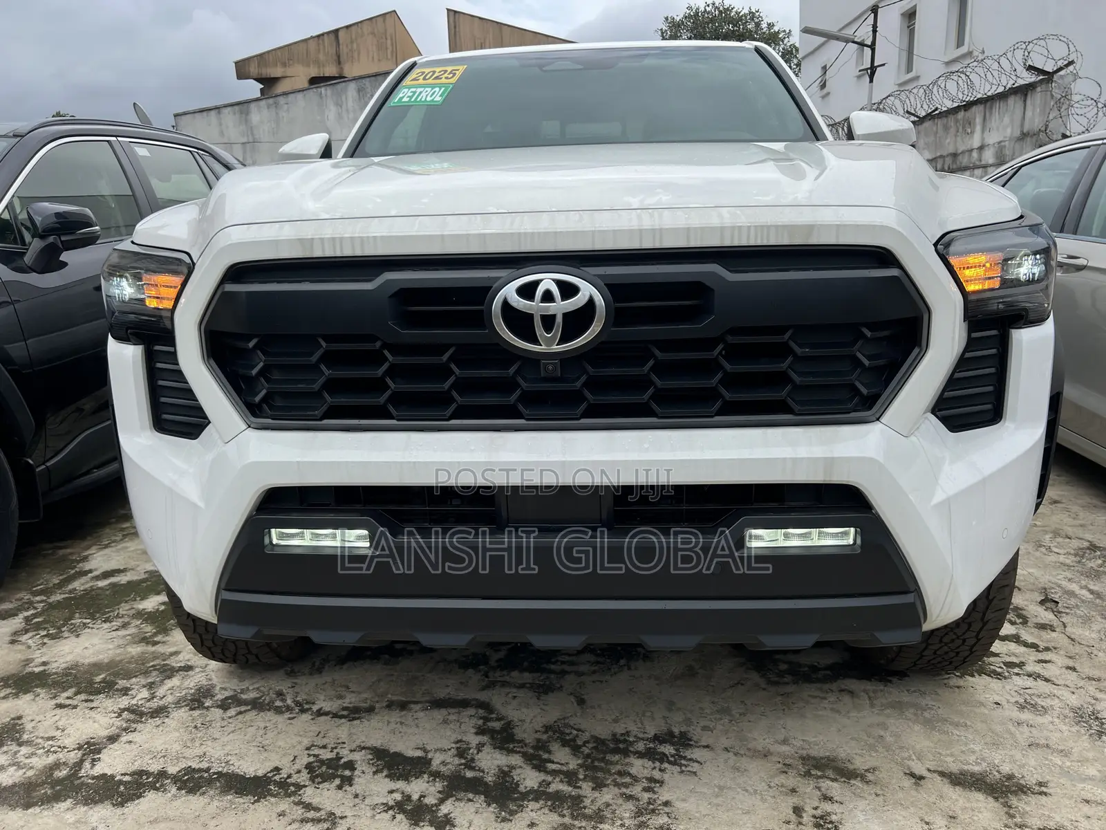 New Toyota Tacoma TRD Off-Road Double Cab 4WD 5.0 ft. SB (Automatic)
