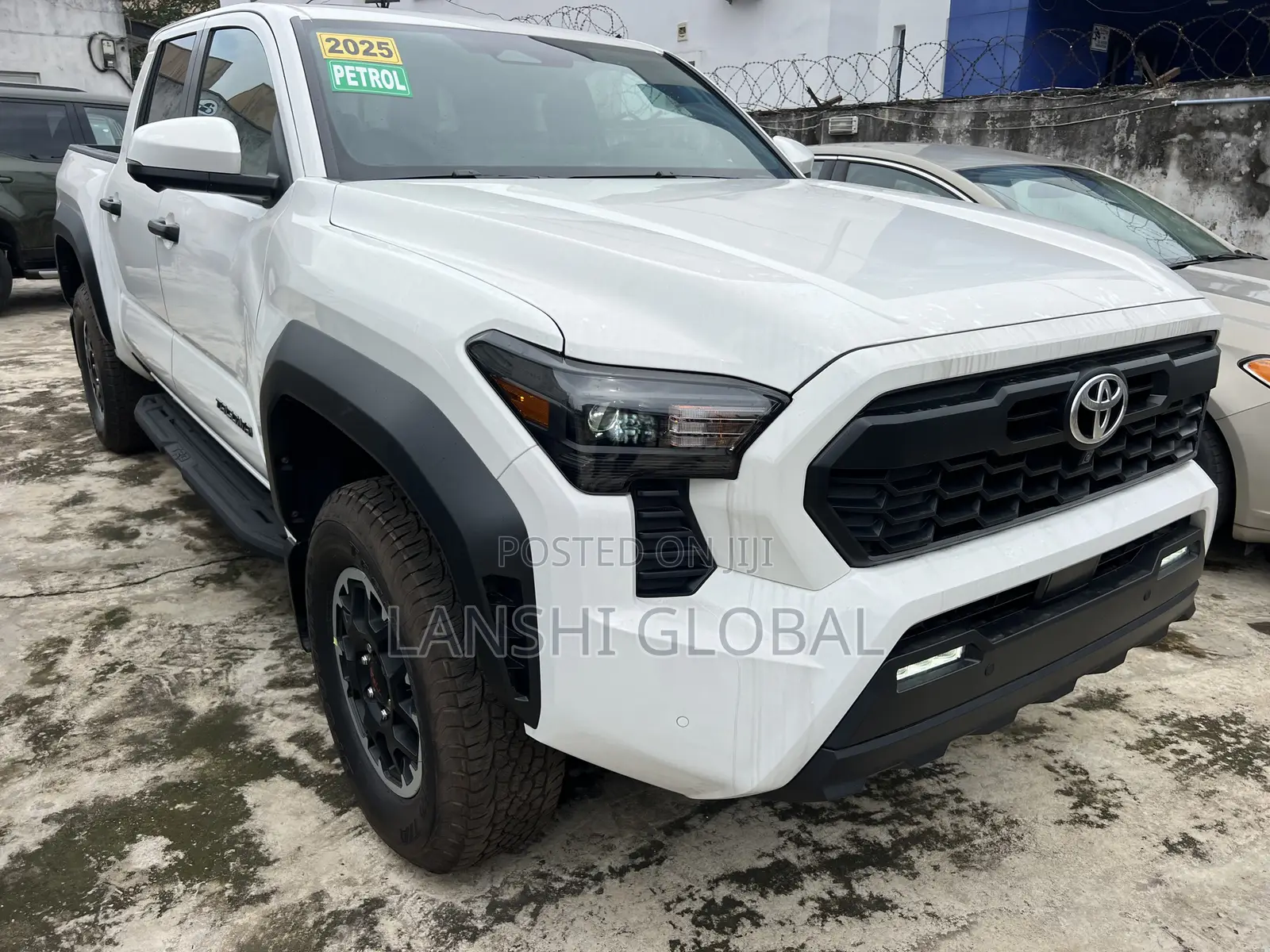 New Toyota Tacoma TRD Off-Road Double Cab 4WD 5.0 ft. SB (Automatic)