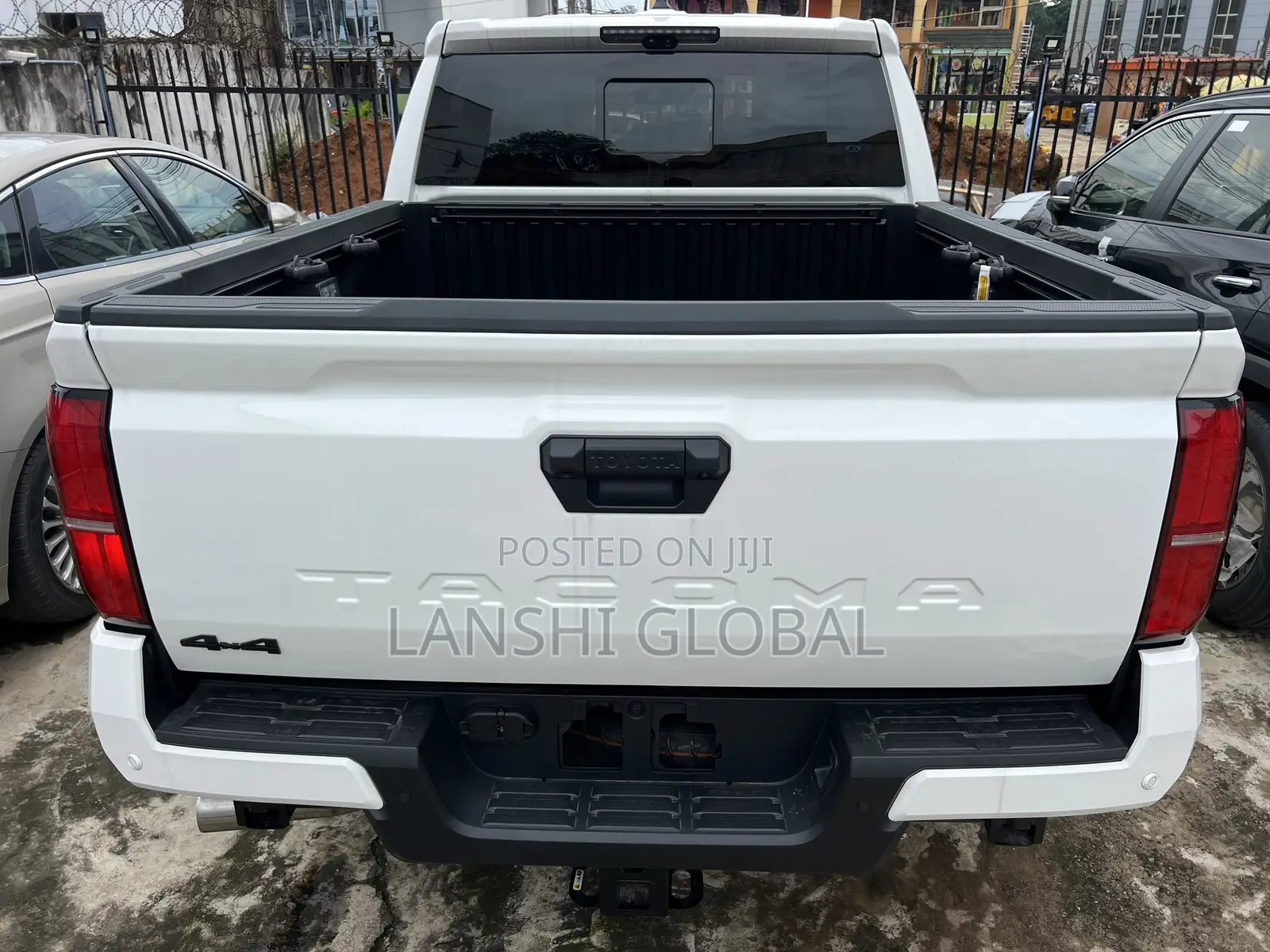 New Toyota Tacoma TRD Off-Road Double Cab 4WD 5.0 ft. SB (Automatic)