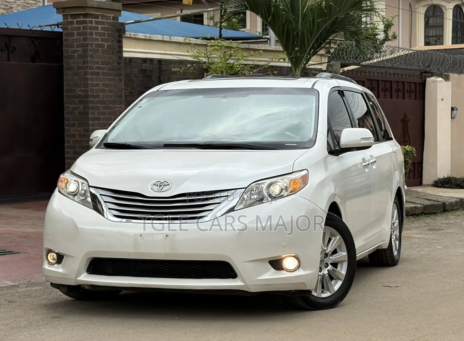 Toyota Sienna Limited Premium 7-Passenger 4dr Minivan (3.5L 6cyl 6A)