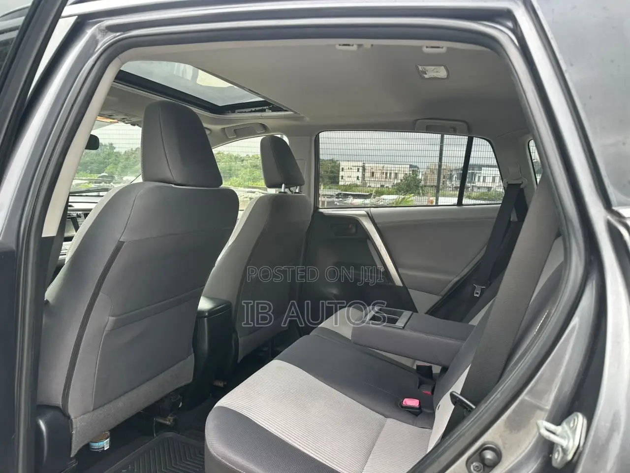 Toyota RAV4 XLE AWD (2.5L 4cyl 6A) 2013