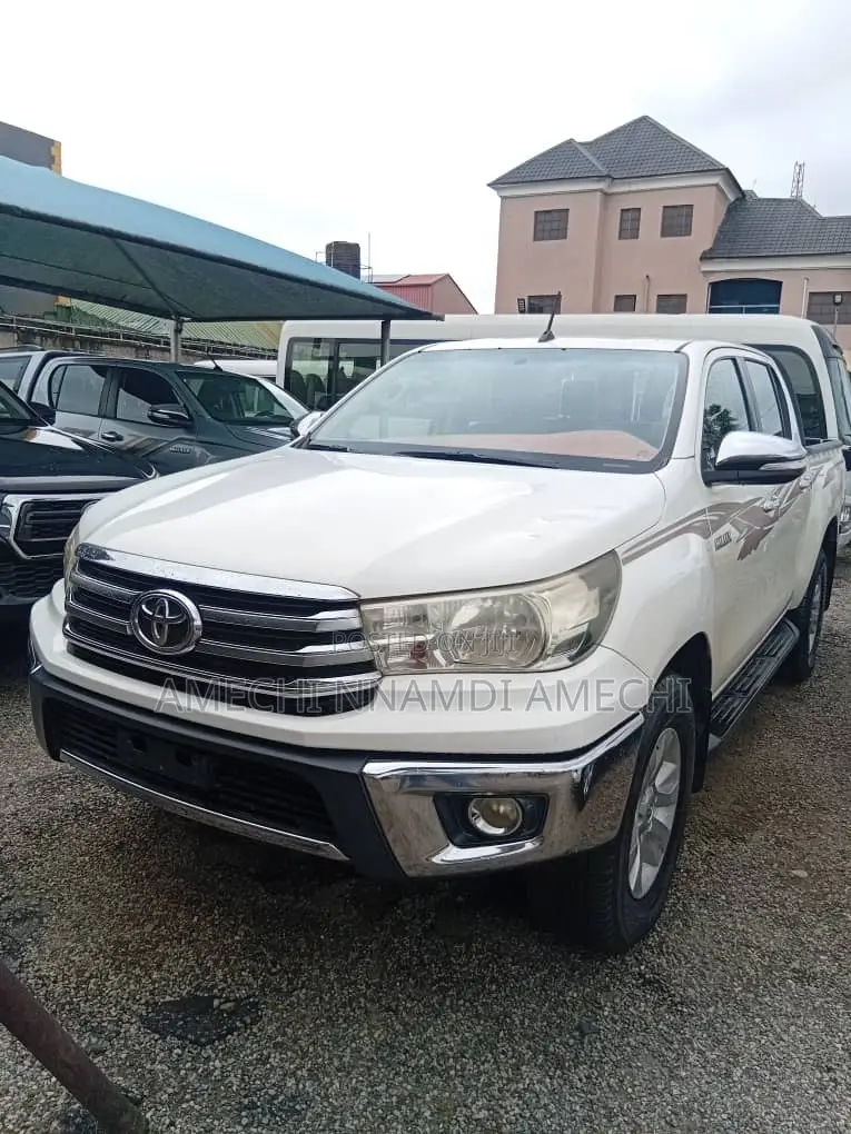 Toyota Hilux Revo Double Cab Petrol 2.7 AWD 2016 White