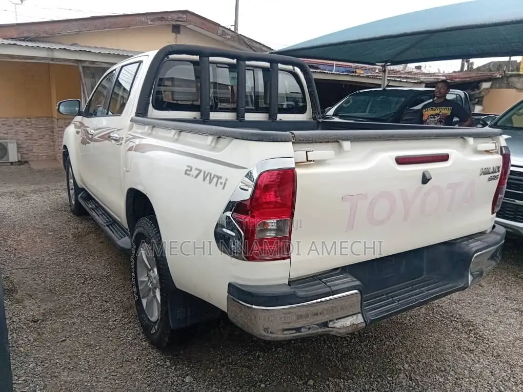 Toyota Hilux Revo Double Cab Petrol 2.7 AWD 2016 White