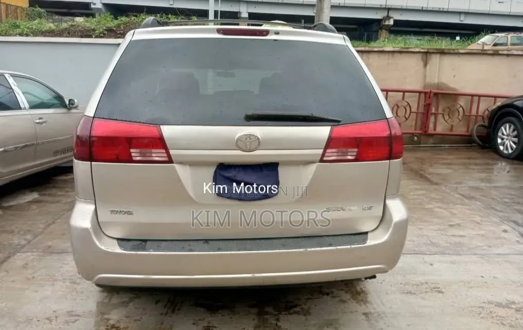 Toyota Sienna LE AWD 2005 Gold