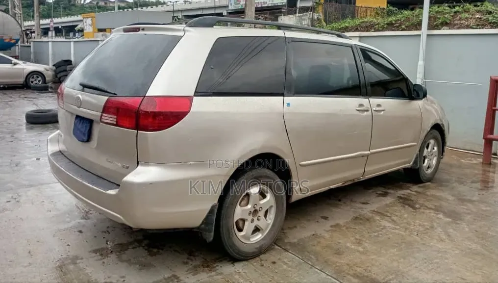 Toyota Sienna LE AWD 2005 Gold