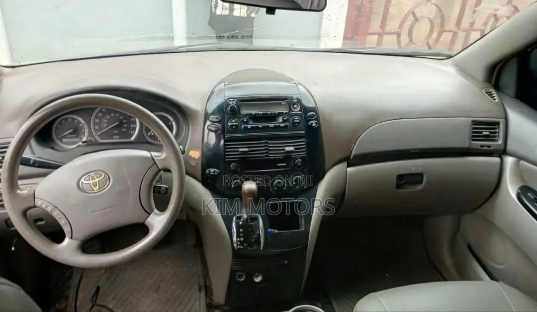 Toyota Sienna LE AWD 2005 Gold
