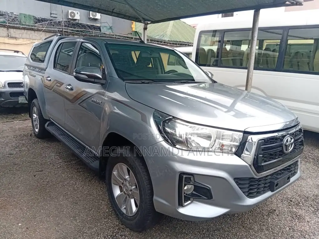 Toyota Hilux Revo Double Cab Petrol 2.7 AWD 2018 Silver