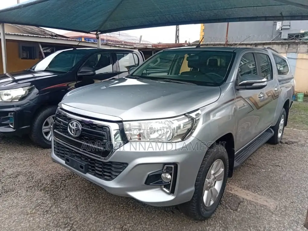 Toyota Hilux Revo Double Cab Petrol 2.7 AWD 2018 Silver