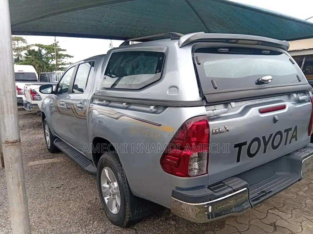Toyota Hilux Revo Double Cab Petrol 2.7 AWD 2018 Silver