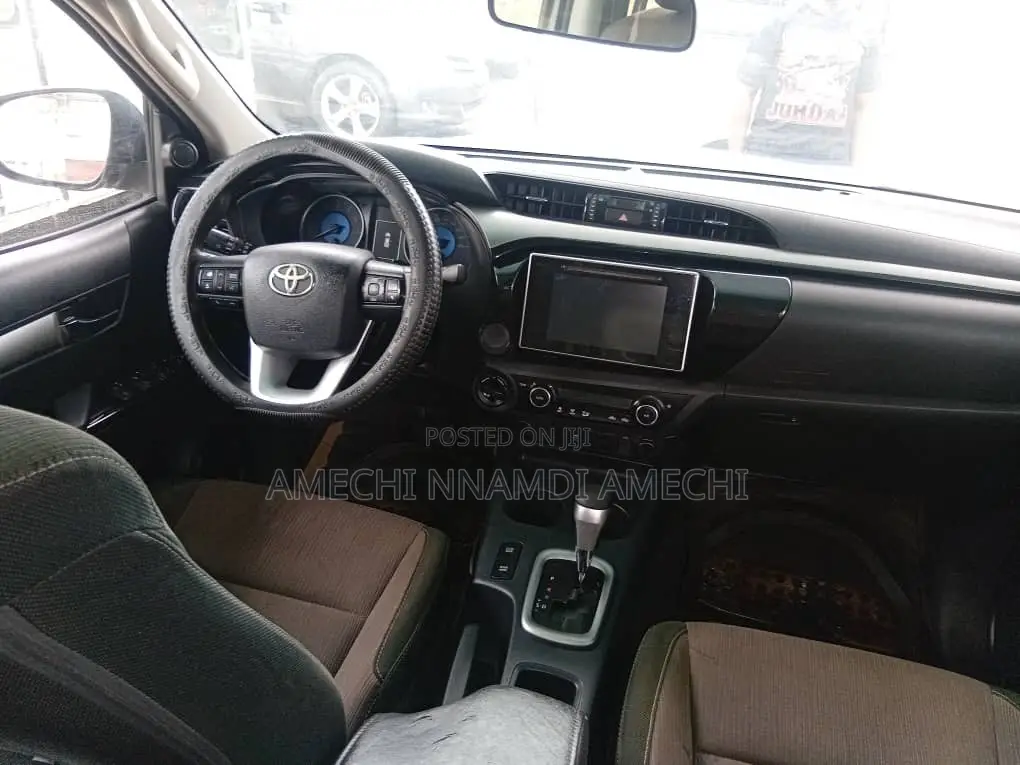 Toyota Hilux Revo Double Cab Petrol 2.7 AWD 2018 Silver