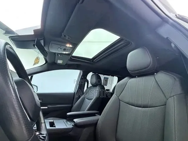 Toyota Sienna 2024 White