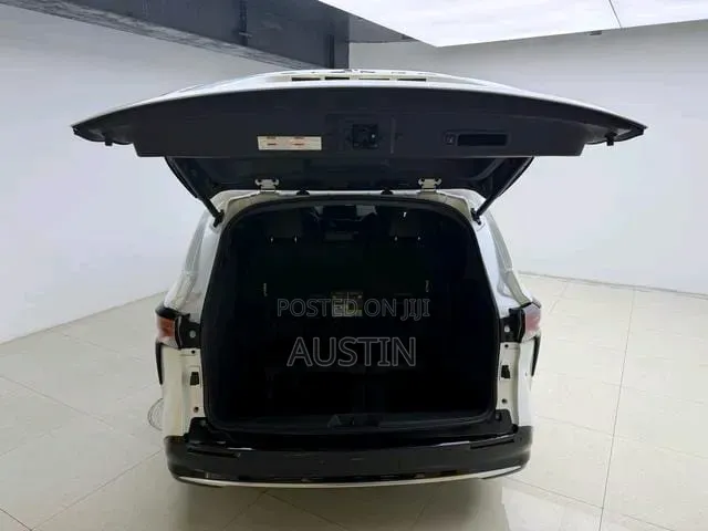 Toyota Sienna 2024 White