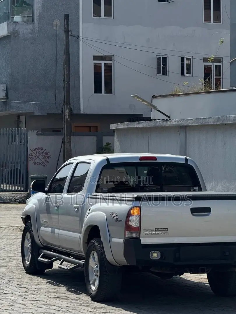 Toyota Tacoma Double Cab 4x4 Long Bed 4.0L V6 5-Speed Automatic 2013 Silver