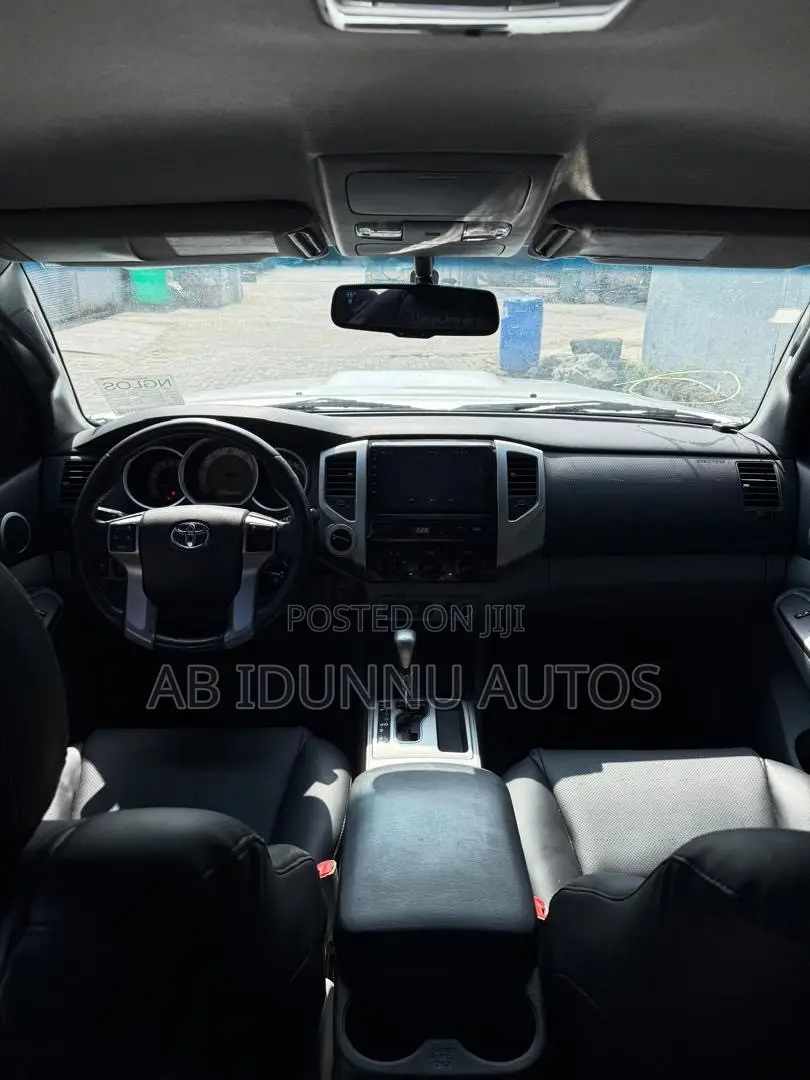 Toyota Tacoma Double Cab 4x4 Long Bed 4.0L V6 5-Speed Automatic 2013 Silver