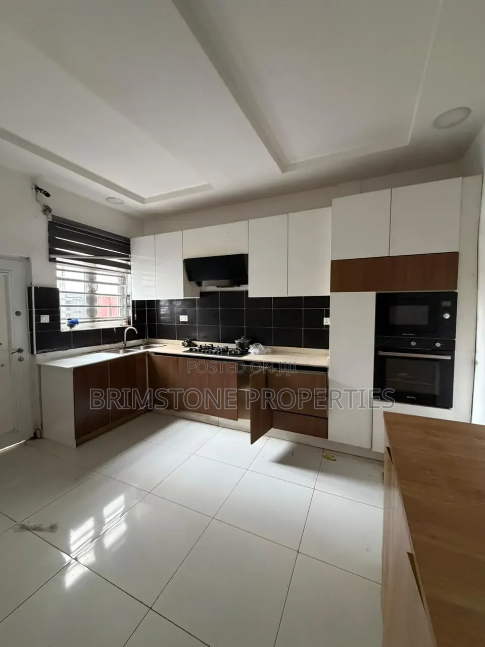 Furnished 1bdrm Apartment in Chevron for rent