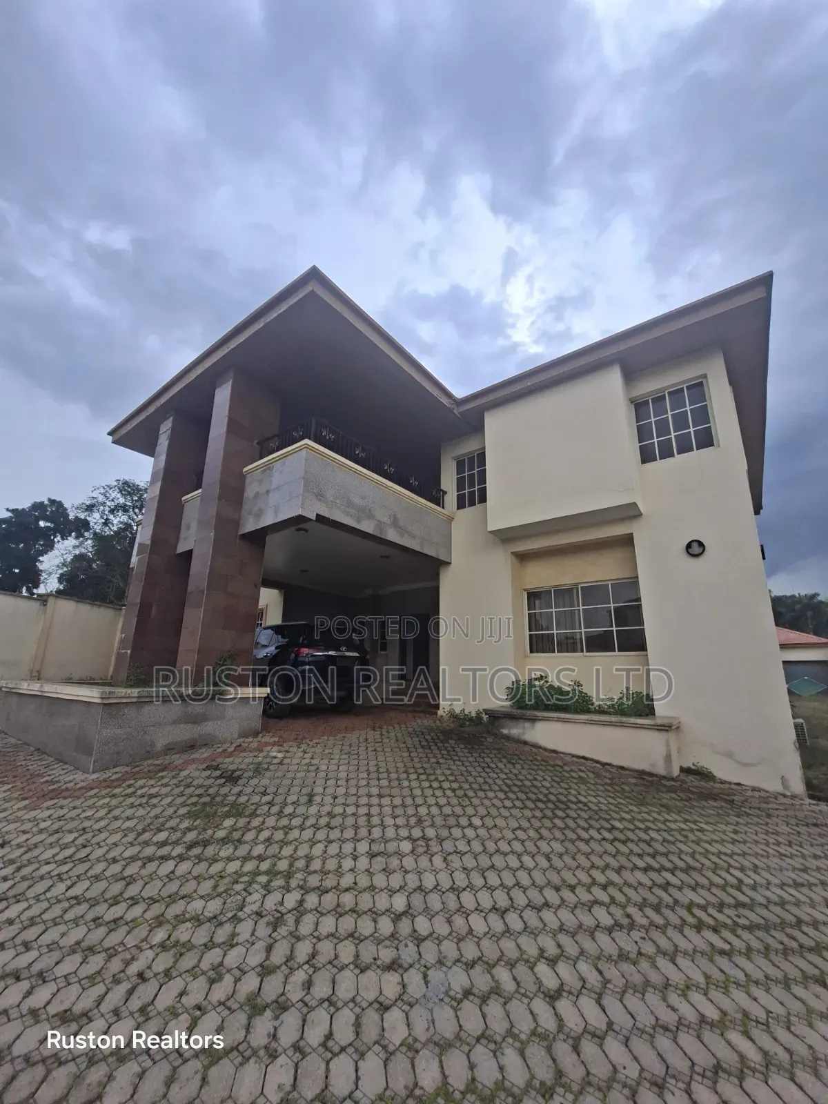 Furnished 6bdrm Mansion in Agodi for rent
