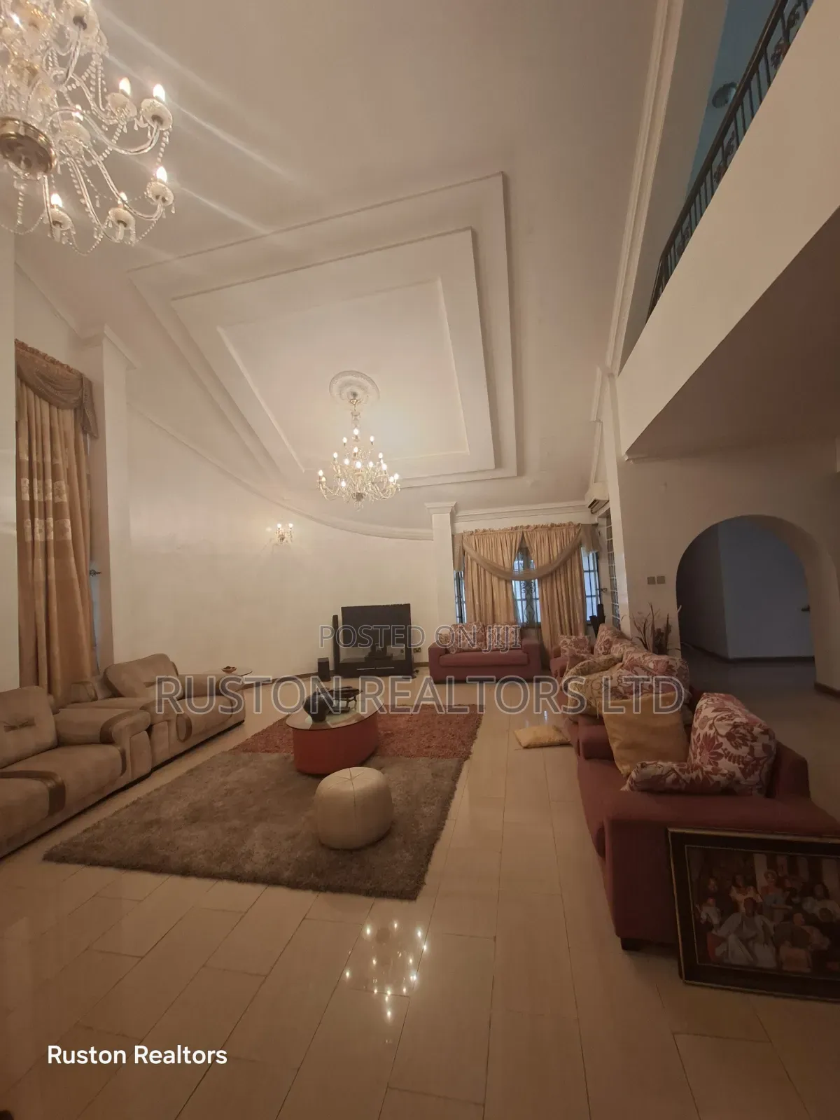 Furnished 6bdrm Mansion in Agodi for rent