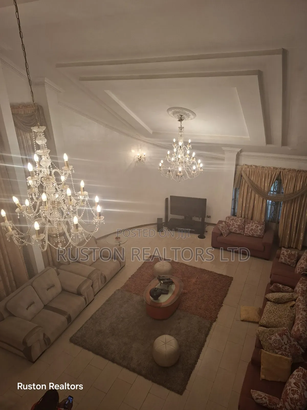 Furnished 6bdrm Mansion in Agodi for rent