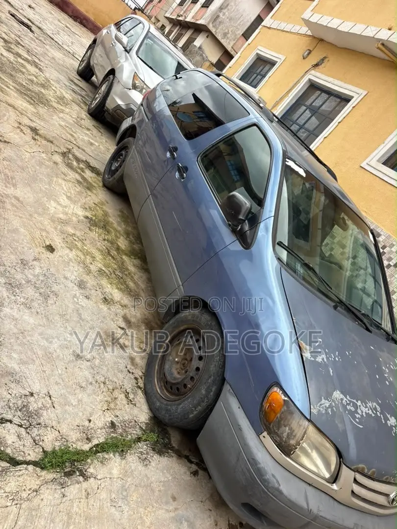 Toyota Sienna 2000 Blue