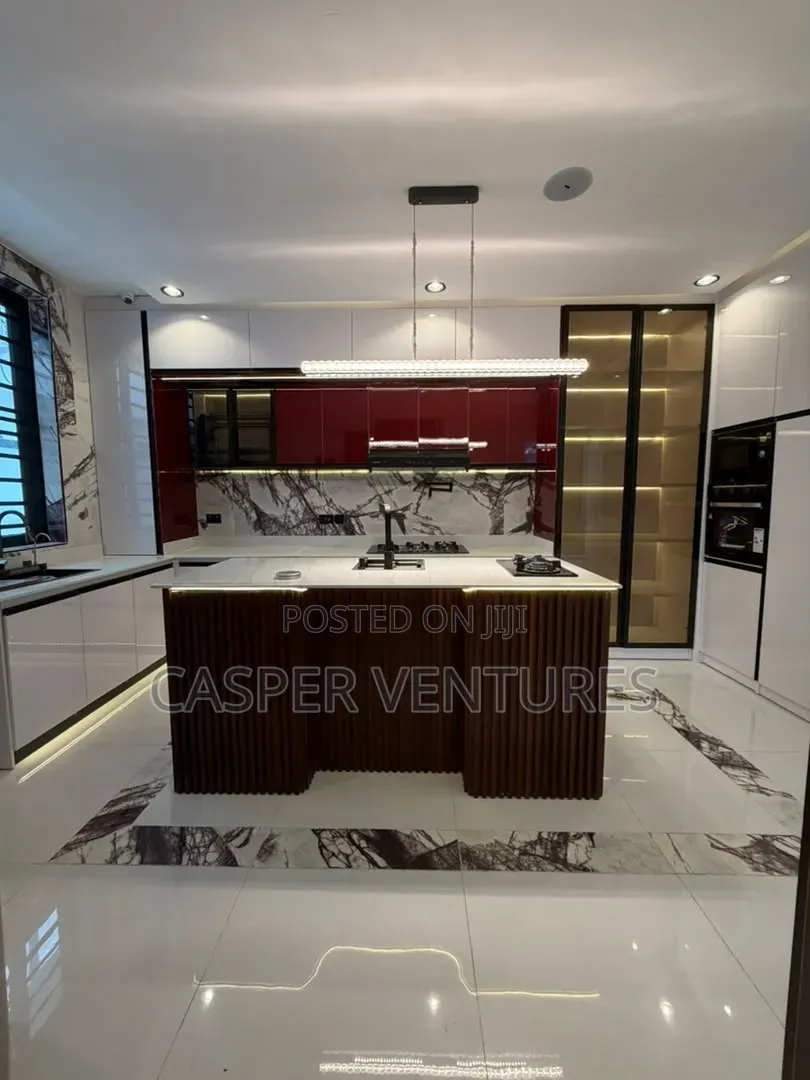 5bdrm Duplex in Chevron for sale