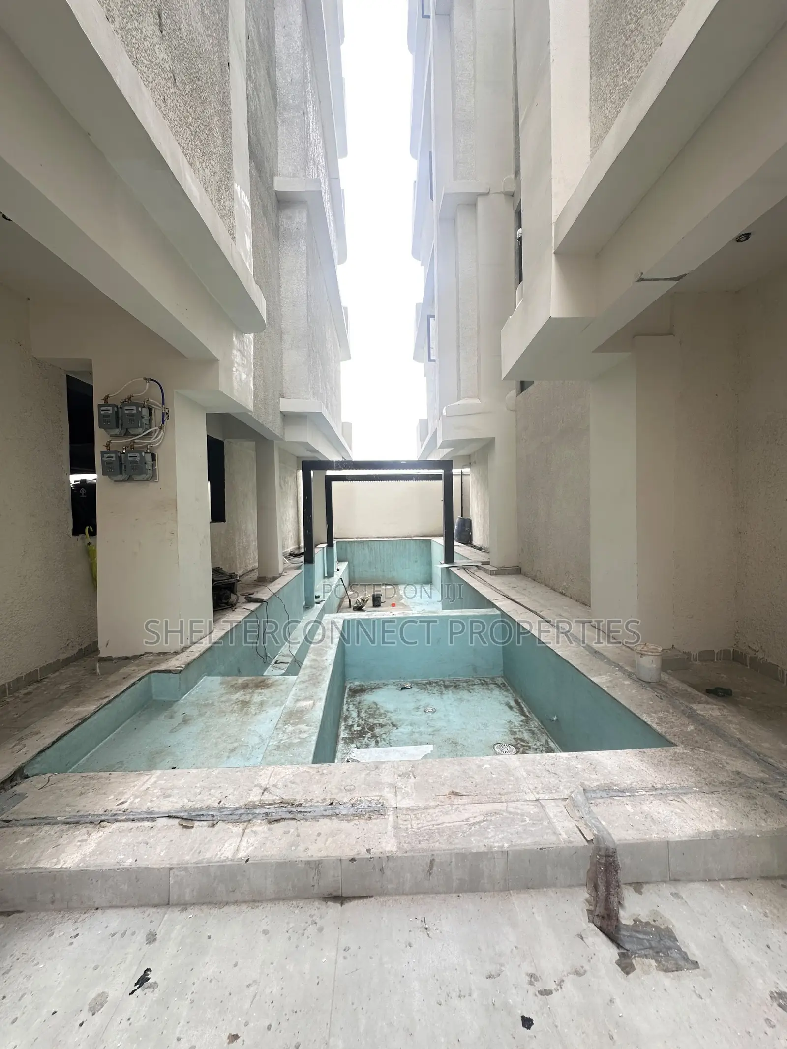 2bdrm Apartment in Lekki Phase 1 for rent