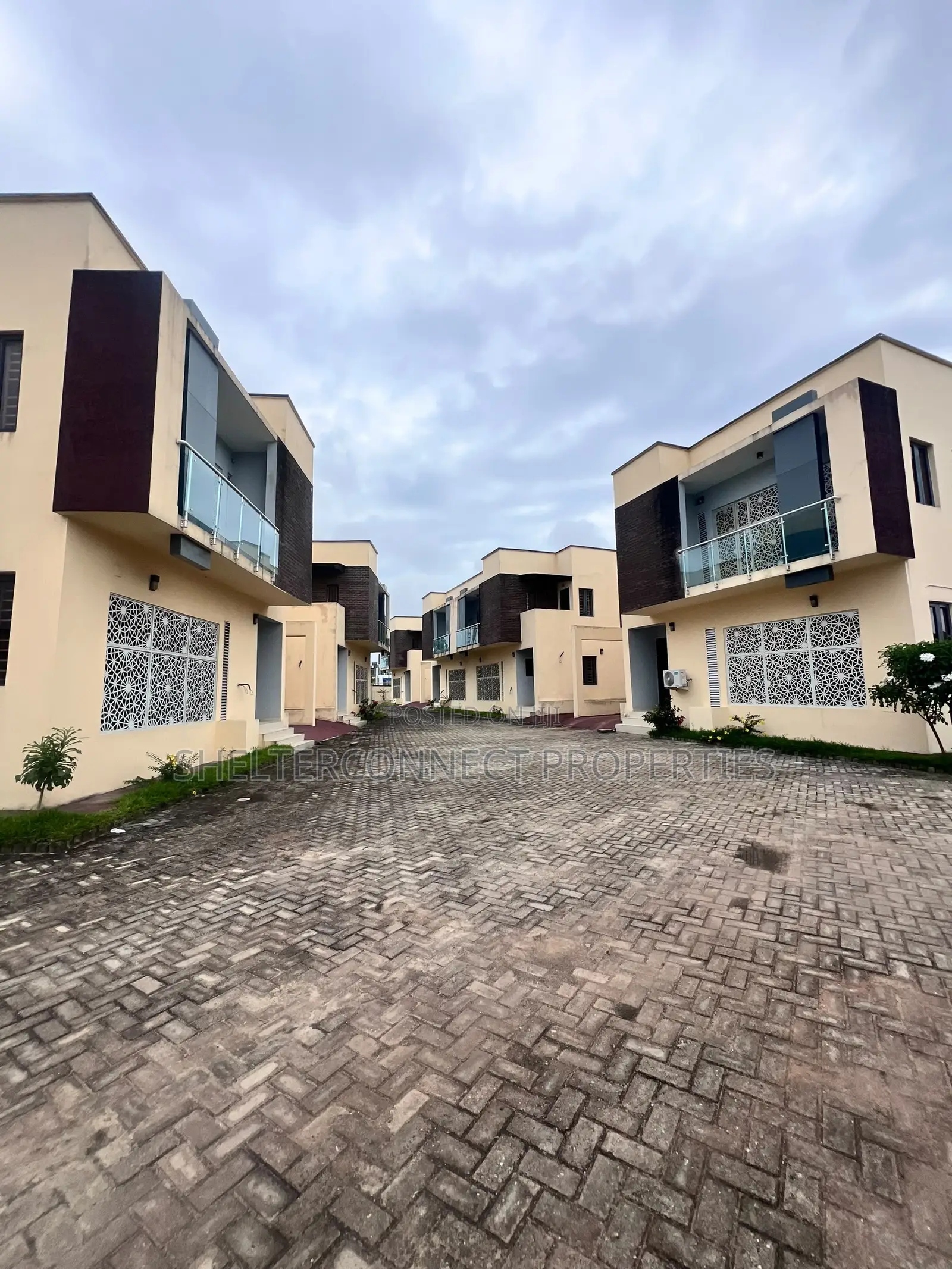 4bdrm Duplex in Lekki Scheme 2 Ajah for rent