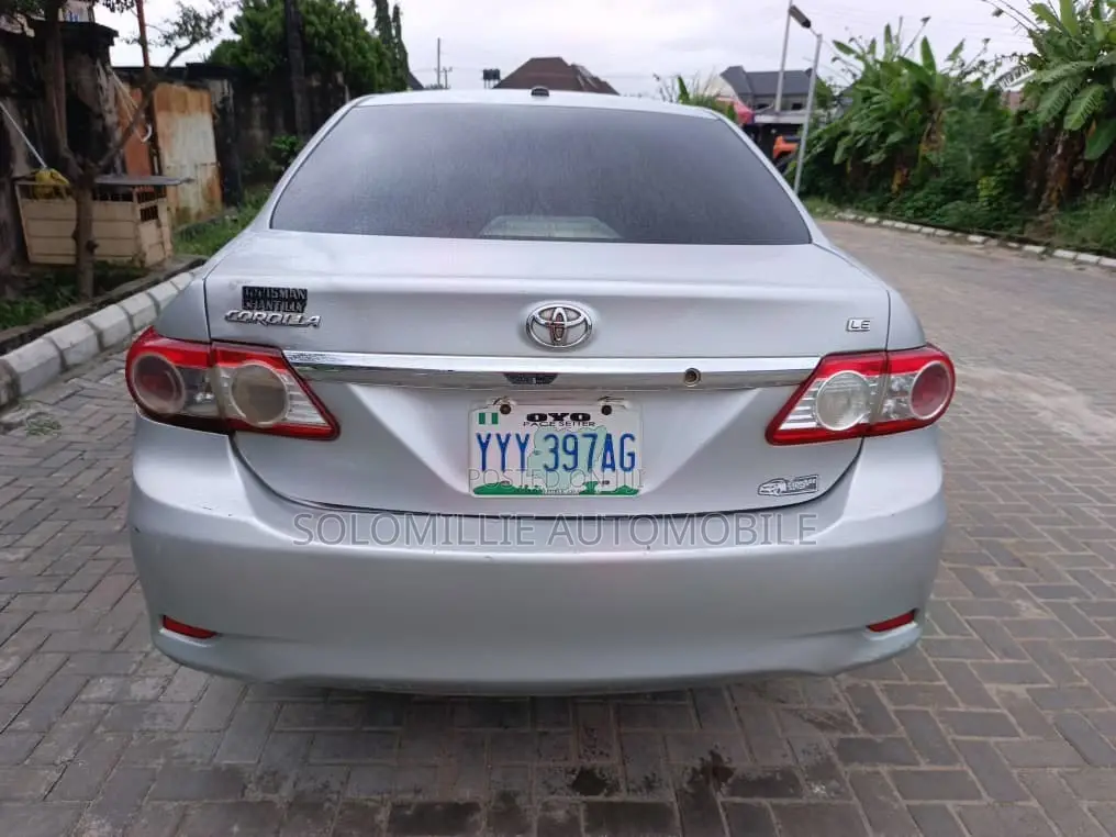 Toyota Corolla 2012 Silver