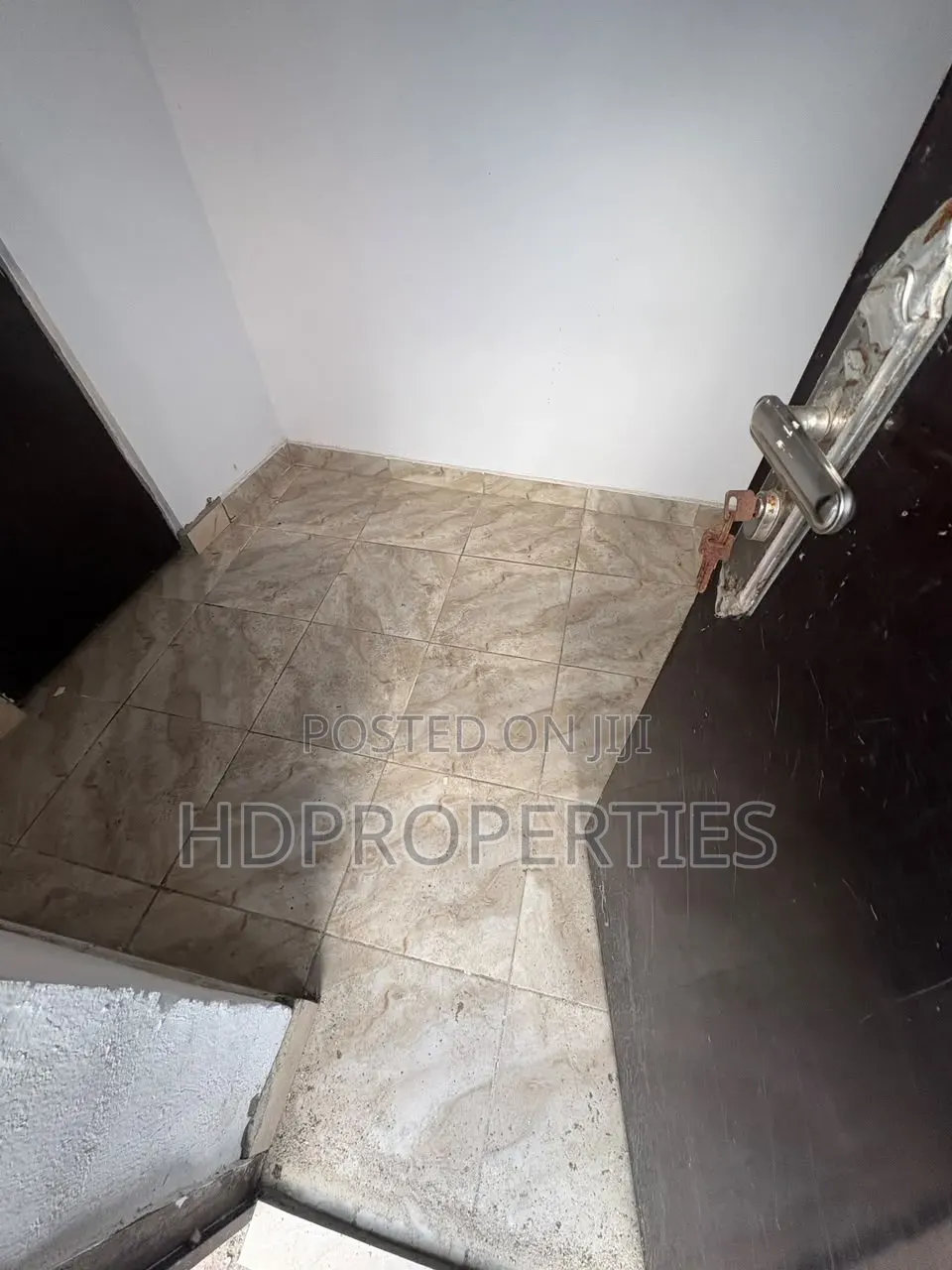 1bdrm Apartment in Abudu Court, Lagos Island / Lagos Island for rent