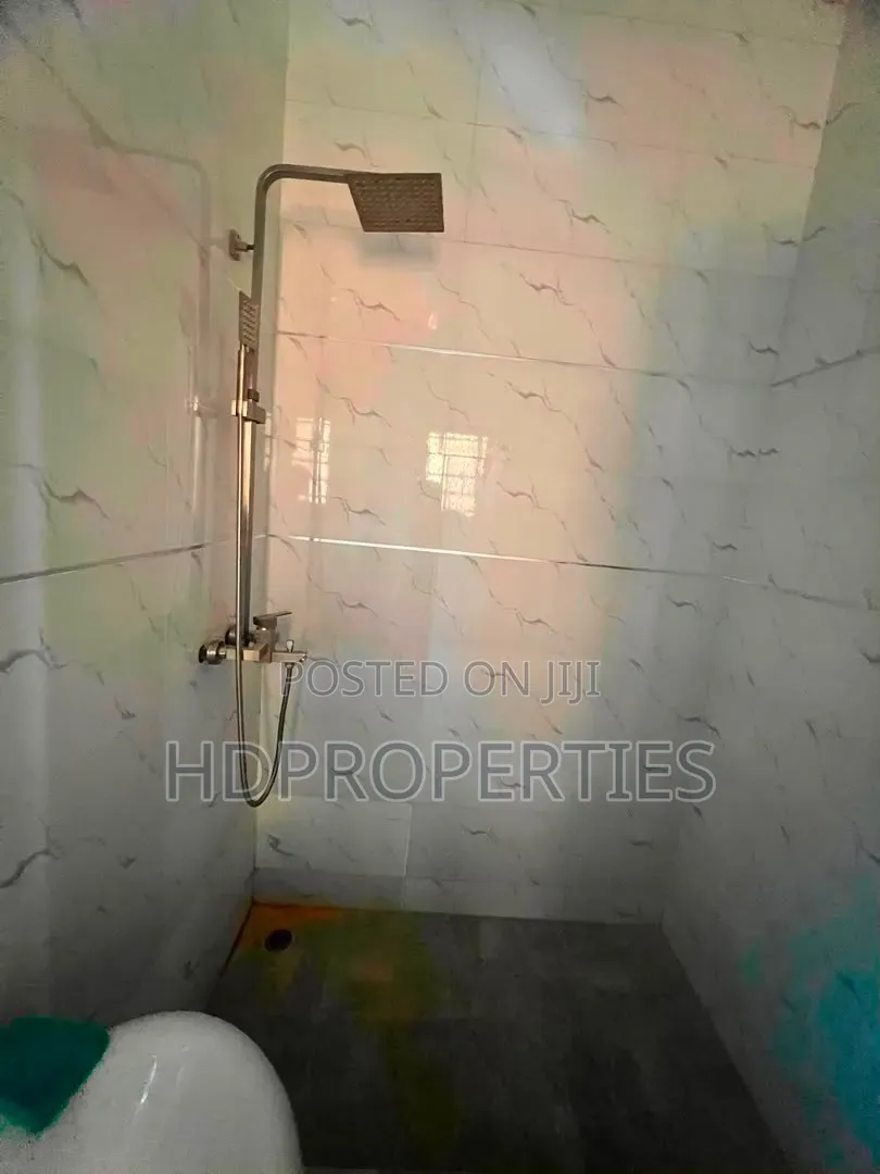 1bdrm Apartment in Abudu Court, Lagos Island / Lagos Island for rent